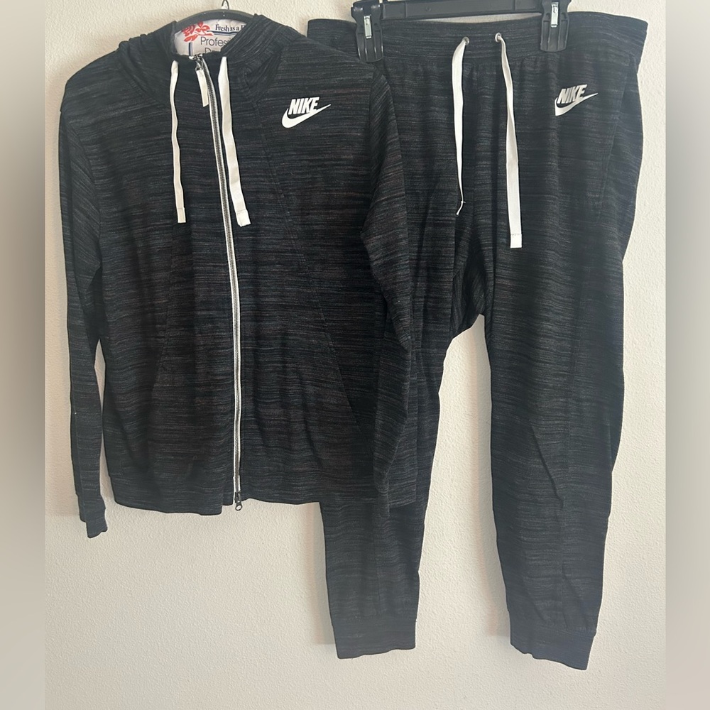 Nike space dye lightweight zip up hoody and jogger set